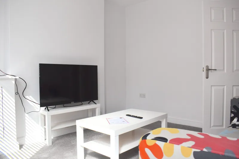 2 Bed Terraced house // Aug 2026 - Thumbnail 1